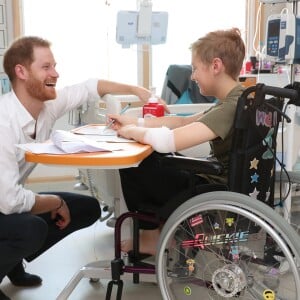 Le prince Harry, duc de Sussex, lors d'une visite à l'hôpital pour enfants de Sheffield le 25 juillet 2019 à Sheffield, en Angleterre le 25 juillet 2019.