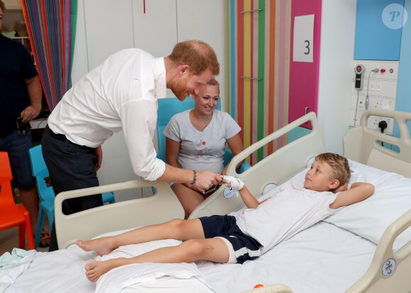 Le prince Harry, duc de Sussex, lors d'une visite à l'hôpital pour enfants de Sheffield le 25 juillet 2019 à Sheffield, en Angleterre le 25 juillet 2019.