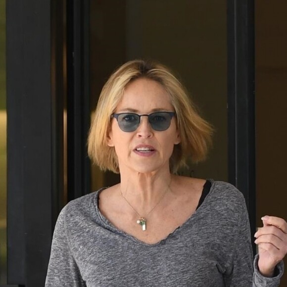 Exclusif - Sharon Stone, vêtue d'un haut avec l'inscription "Amour" dans le dos, fait du shopping chez "Barneys New York" avec une amie à Beverly Hills, le 2 juillet 2019.