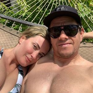 Mark Walhberg et Rhea Durham fêtent leurs 10 ans de mariage (juillet 2019).