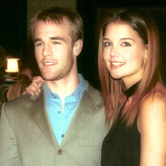 James Van Der Beek et Katie Holmes en février 2002 à New York lors de la célébration du 100e épisode de la série Dawson (Dawson's Creek).