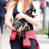 Info du 27 juillet 2019 (Waldo Picasso, le chien de Sophie Turner, tué dans un accident de voiture. L'actrice est dévastée) - Sophie Turner et son compagnon Joe Jonas quittent le Bowery Hotel pour une balade à New York avec leur bébé chien le 7 septembre 2017.