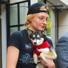Info du 27 juillet 2019 (Waldo Picasso, le chien de Sophie Turner, tué dans un accident de voiture. L'actrice est dévastée) - Exclusif - Sophie Turner se promène avec son chien dans les rues de New York le 1er juin 2019.