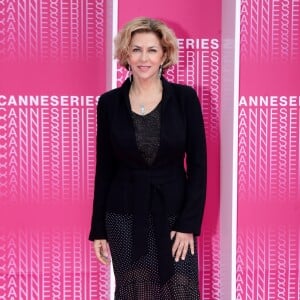 Corinne Touzet durant le "Pink Carpet" des séries "Aqui En La Tierra" et "Cacciatore The Hunter" lors du festival "Canneseries" à Cannes, le 9 avril 2018. © Rachid Bellak/Bestimage