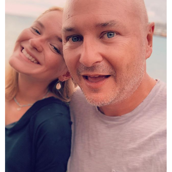 Cauet complice avec sa fille Ivana (17 ans) lors de vacances à Saint-Martin en juillet 2019.