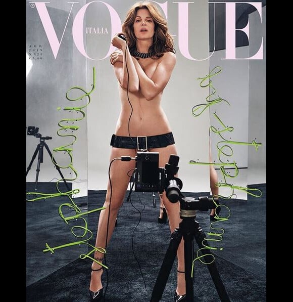 Stephanie Seymour en couverture du magazine Vogue Italia, numéro d'août 2019. Photo par Collier Schorr.