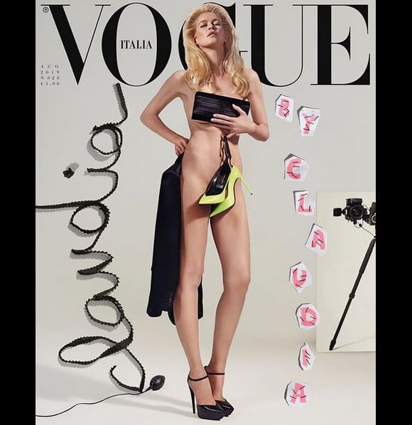 Claudia Schiffer en couverture du magazine Vogue Italia, numéro d'août 2019. Photo par Collier Schorr.