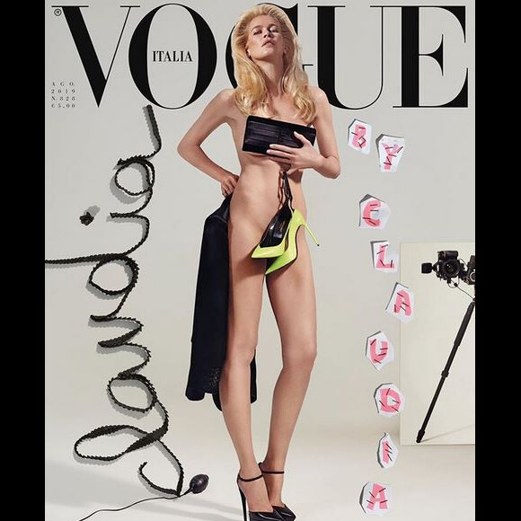 Claudia Schiffer en couverture du magazine Vogue Italia, numéro d'août 2019. Photo par Collier Schorr.