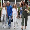 La reine Letizia d'Espagne et ses filles, Leonor, princesse des Asturies, et l'infante Sofia, sont allées voir en compagnie de la reine Sofia le film Le Roi Lion dans un cinéma de Palma de Majorque le 1er août 2019.