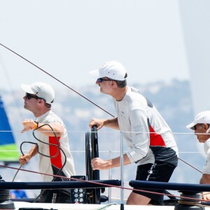 Le roi Felipe VI d'Espagne à la barre d'Aifos 500 lors de la 38e Copa del Rey à Palma de Majorque le 1er août 2019