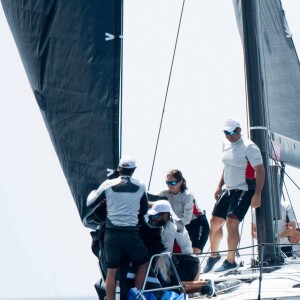 Le roi Felipe VI d'Espagne à la barre d'Aifos 500 lors de la 38e Copa del Rey à Palma de Majorque le 1er août 2019