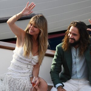 HHeidi Klum et Tom Kaulitz arrivent en bateau au restaurant Riccio à Capri, pour une réception à la veille de leur mariage. Le 2 août 2019.