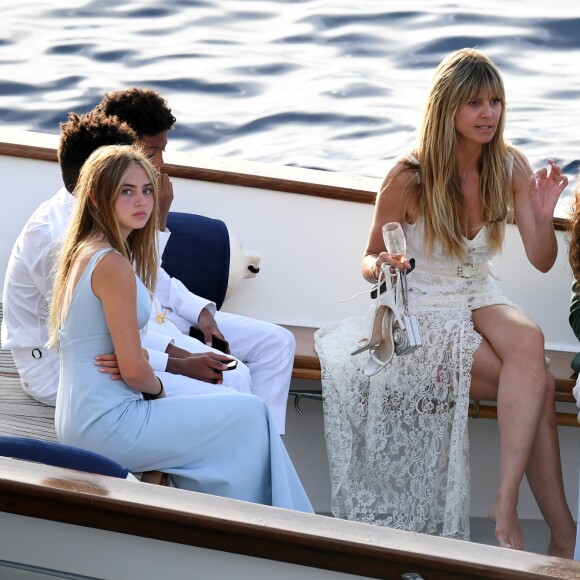 HHeidi Klum, Tom Kaulitz et les quatre enfants d'Heidi, Leni, Henry, Johan et Lou, arrivent en bateau au restaurant Riccio à Capri, pour une réception à la veille de leur mariage. Le 2 août 2019.