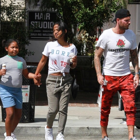 Matt Pokora, sa compagne Christina Milian enceinte et sa fille Violet Nash se rendent au glacier McConnell pour le goûter après avoir acheté des vêtements pour bébés à Los Angeles, le 3 août 2019.