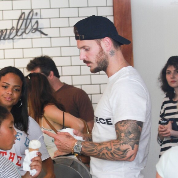 Matt Pokora, sa compagne Christina Milian enceinte et sa fille Violet Nash se rendent au glacier McConnell pour le goûter après avoir acheté des vêtements pour bébés à Los Angeles, le 3 août 2019.