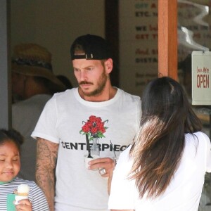 Matt Pokora, sa compagne Christina Milian enceinte et sa fille Violet Nash se rendent au glacier McConnell pour le goûter après avoir acheté des vêtements pour bébés à Los Angeles, le 3 août 2019.