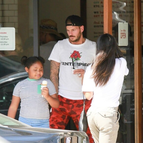 Matt Pokora, sa compagne Christina Milian enceinte et sa fille Violet Nash se rendent au glacier McConnell pour le goûter après avoir acheté des vêtements pour bébés à Los Angeles, le 3 août 2019.