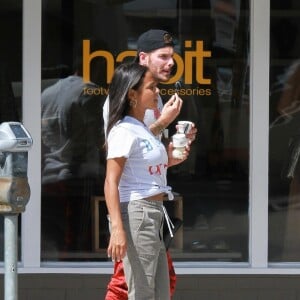 Matt Pokora, sa compagne Christina Milian enceinte et sa fille Violet Nash se rendent au glacier McConnell pour le goûter après avoir acheté des vêtements pour bébés à Los Angeles, le 3 août 2019.