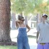 La promenade paisible de Justin Bieber et de sa femme Hailey Baldwin interrompue par une fan portant des gants de boxe, Beverly Hills, le 4 aout 2019.