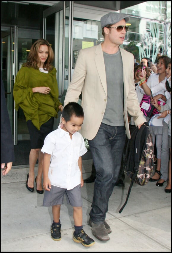 Angelina Jolie, Brad Pitt et Maddox au lycée français de New York en 2007.