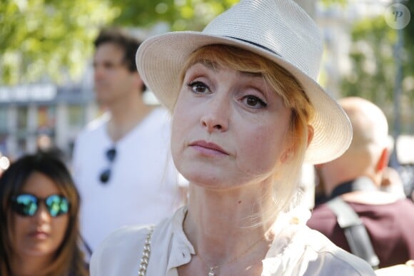 Julie Gayet - Rassemblement contre les violences faites aux femmes, Place de la République à Paris. Le 6 juillet 2019.