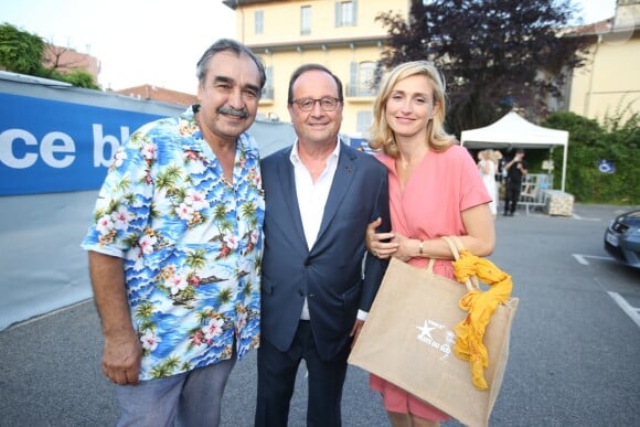 Exclusif - Prix Spécial - L'ancien président François Hollande avec sa compagne Julie Gayet et Téo Saavedra (directeur du festival Nuits du Sud) à la 21ème édition du festival "Nuits du Sud" à Vence le 19 juillet 2018.