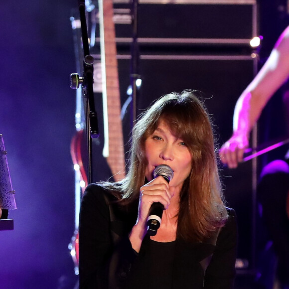 Carla Bruni-Sarkozy en concert au théâtre de Verdure du Grand Jardin à Le Lavandou le 23 juillet 2019. © Dominique Jacovides-Cyril Moreau/Bestimage