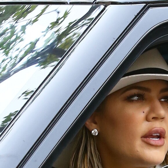 Khloe Kardashian - Les membres de la famille Kardashian arrivent à l'église de Agoura Hills pour la messe de Pâques, le 27 Mars 2016.
