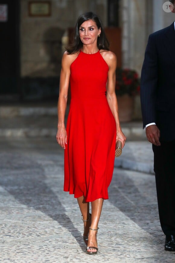 La reine Letizia d'Espagne au palais de la Almudaina le 7 août 2019 à Palma de Majorque pour la traditionnelle réception offerte en l'honneur de la communauté des Îles Baléares.