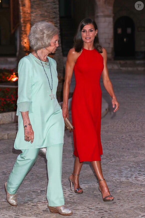 La reine Sofia et la reine Letizia d'Espagne au palais de la Almudaina le 7 août 2019 à Palma de Majorque pour la traditionnelle réception offerte en l'honneur de la communauté des Îles Baléares.