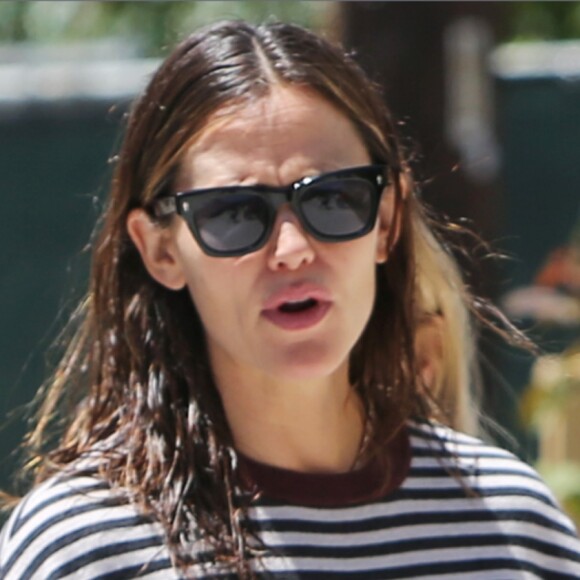 Jennifer Garner à la messe dominicale en famille à Pacific Palisades, Los Angeles, le 30 juin 2019.
