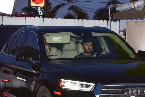 Exclusif - Emma Stone et son compagnon Dave McCary sont allés dîner dans le restaurant Giorgio Baldi à Santa Monica, le 8 août 2019.