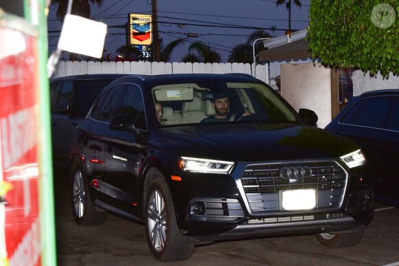 Exclusif - Emma Stone et son compagnon Dave McCary sont allés dîner dans le restaurant Giorgio Baldi à Santa Monica, le 8 août 2019.