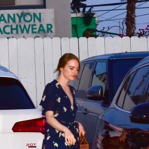 Exclusif - Emma Stone et son compagnon Dave McCary sont allés dîner dans le restaurant Giorgio Baldi à Santa Monica, le 8 août 2019.