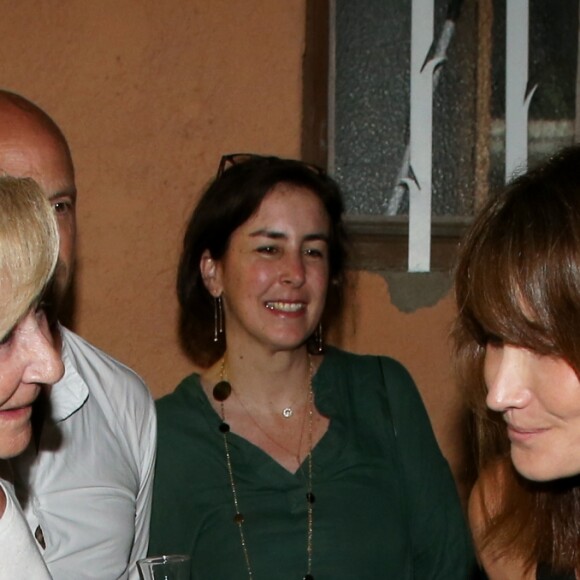 Exclusif - Carla Bruni-Sarkozy et sa mère Marisa Borini - Backstage du concert de Carla Bruni-Sarkozy au théâtre de Verdure du Grand Jardin à Le Lavandou le 23 juillet 2019. © Dominique Jacovides-Cyril Moreau/Bestimage