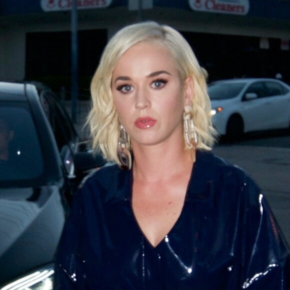 Katy Perry est allée diner avec un ami au restaurant Craig dans le quartier de West Hollywood à Los Angeles, le 18 juillet 2019.