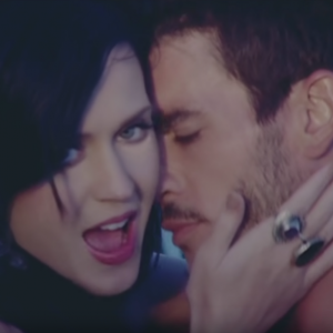 Katy Perry et Josh Kloss dans le clip de "Teenage Dreams", 2010