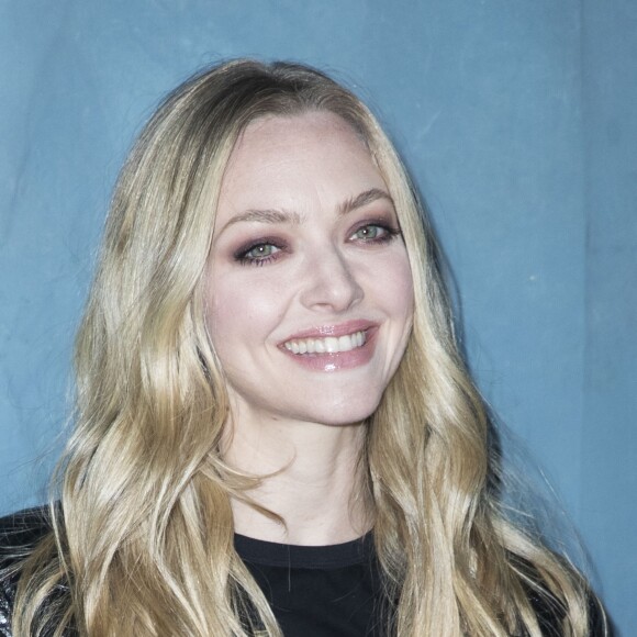 Amanda Seyfried au défilé Givenchy "Collection Prêt-à-Porter Printemps/Eté 2019" lors de la Fashion Week de Paris, le 30 septembre 2018.