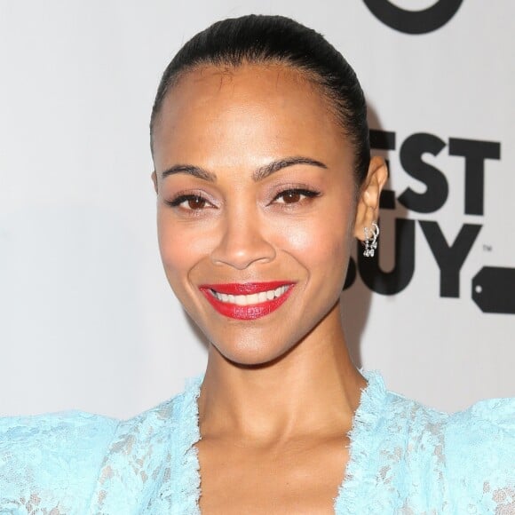 Zoe Saldana à la soirée de gala de la fondation Eva Longoria à Beverly Hills. Le 8 novembre 2018.