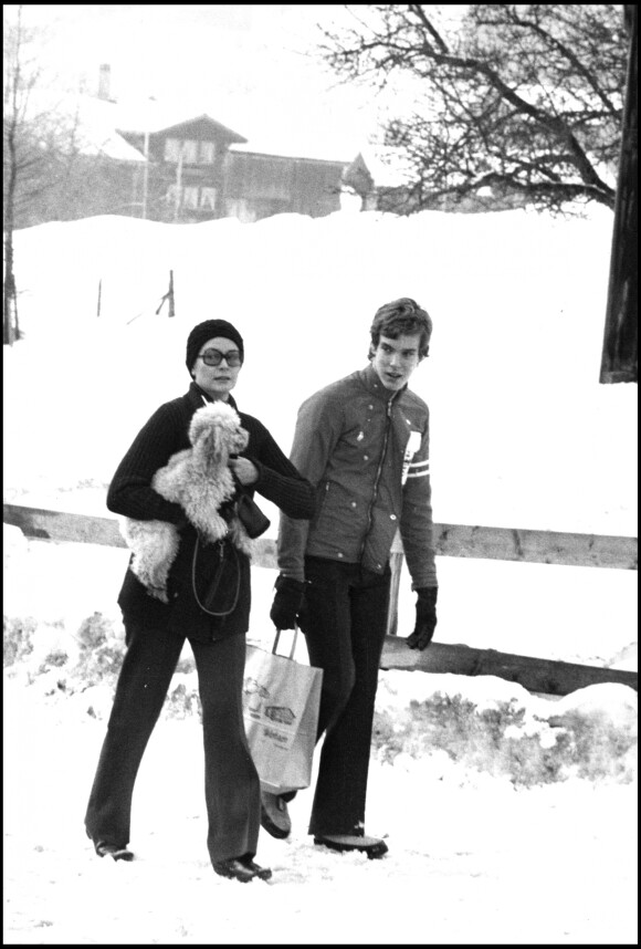 Le prince Albert et sa mère Grace Kelly à Gstaad, en 1973.