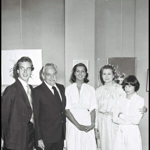 Le prince Albert, le prince Rainier, les princesses Caroline, Grace et Stéphanie à Monaco en 1975.