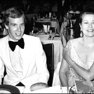 Le prince Albert et sa mère la princesse Grace de Monaco en 1976.