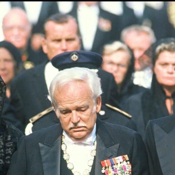 La princesse Caroline, le prince Rainier et le prince Albert aux obsèques de Grace Kelly en 1982.