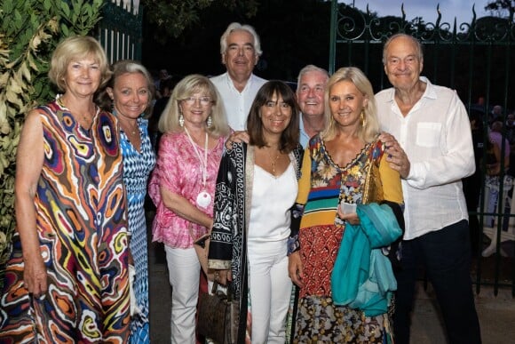 Exclusif - Anne Méaux et des amis avant le concert "Depardieu Chante Barbara" au Festival de Ramatuelle, France, le 11 août 2019.