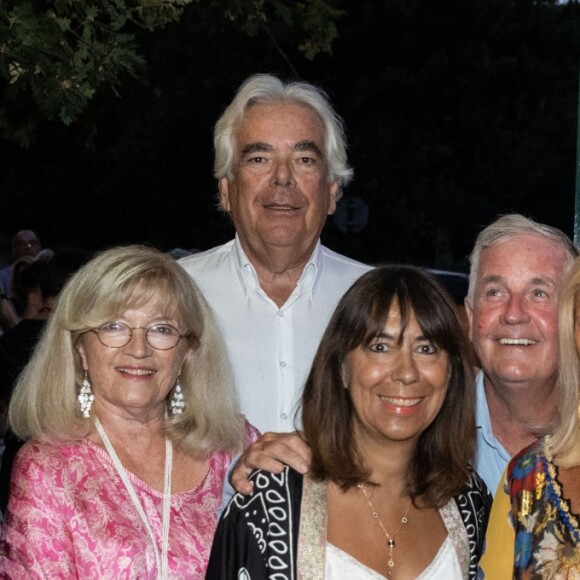 Exclusif - Anne Méaux et des amis avant le concert "Depardieu Chante Barbara" au Festival de Ramatuelle, France, le 11 août 2019.