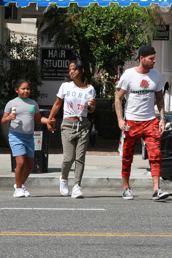 Matt Pokora, sa compagne Christina Milian enceinte et sa fille Violet Nash - Enceinte et radieuse, C.Milian se rend au glacier McConnell avec compagnon M.Pokora et sa fille V.Nash pour le goûter après avoir acheté des vêtements pour bébés. La chanteuse 'Dip it Low' et son compagnon ont annoncé sa grossesse la semaine dernière via Instagram. C'est le premier enfant du couple et le premier enfant de M.Pokora. Los Angeles, le 3 août 2019.