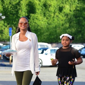 Exclusif - Christina Milian enceinte et sa fille Violet Madison Nash se balade dans les rues de Los Angeles. Christina attend un enfant avec son compagnon M. Pokora. Le 31 juillet 2019