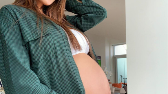 Nabilla enceinte : En pleurs, elle dévoile son baby bump de 30 semaines