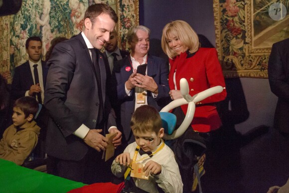 Le président de la république, Emmanuel Macron et la première dame Brigitte Macron fêtent le Noël de l'Elysée à la Manufacture des Gobelins, Paris, France, le 19 décembre 2018.© Stephane Lemouton / Bestimage