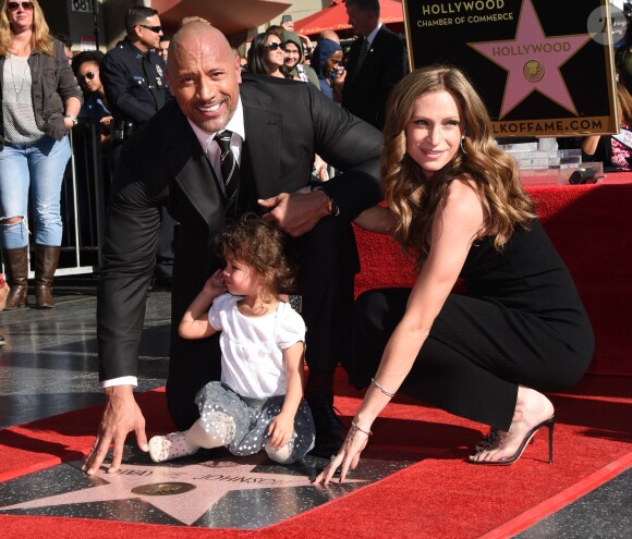 Dwayne Johnson avec sa femme Lauren Hashian et sa fille Jasmine - Dwayne Johnson reçoit son étoile sur le walk of Fame à Hollywood, le 13 décembre 2017